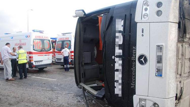 Ankara'da yolcu otobüsü devrildi: 42 yaralı