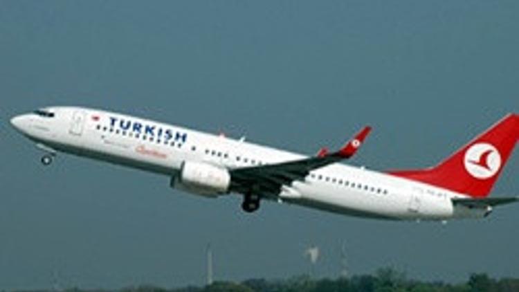 Uçağın kapısını açmak istedi