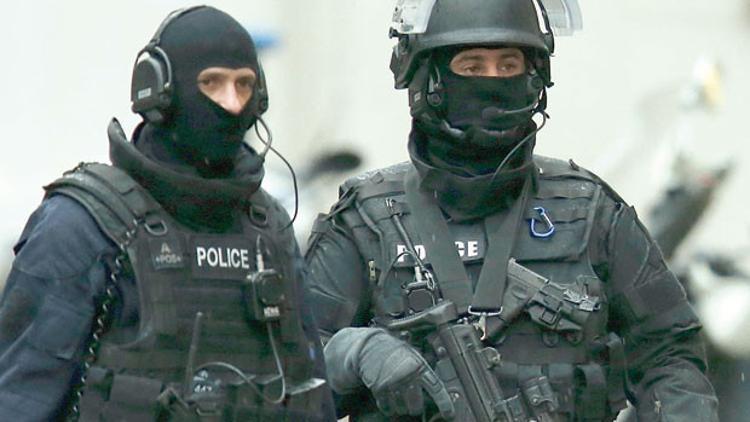 3 bin polis peşlerinde