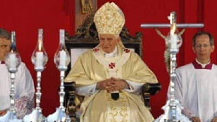 Papa'dan tarihi Küba ziyareti