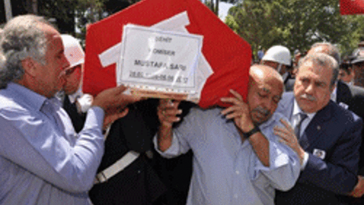 Şehit komiser Mustafa Sarı toprağa verildi