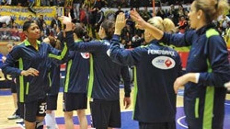 Kadın sporcular Fenerbahçe'nin gururu oldu