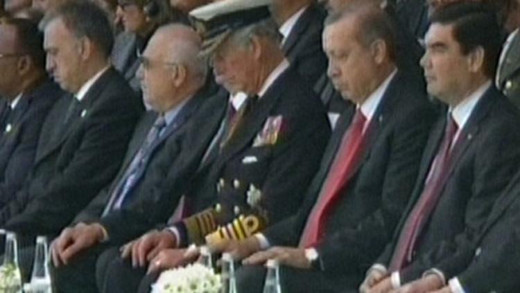 Dünya liderlerine o türküyü söyledi