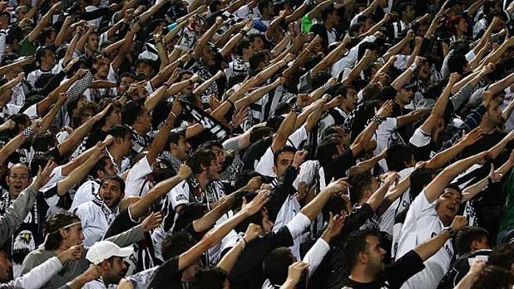 Beşiktaş'ta kombine kart sahipleri maça giremeyecek