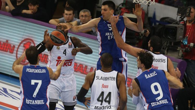 Anadolu Efes'ten Real Madrid'e büyük darbe