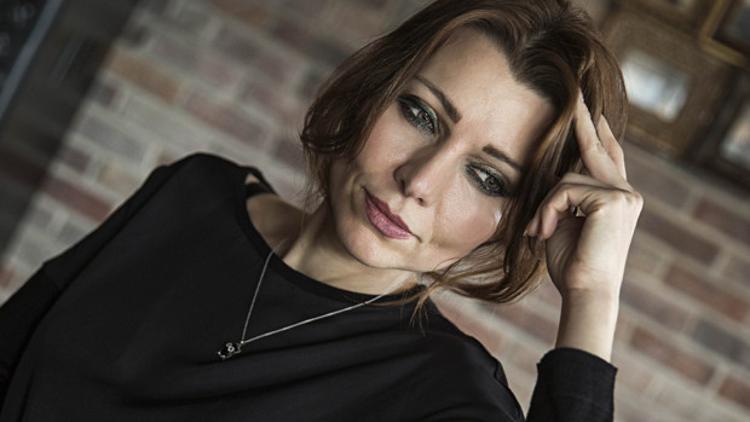 Elif Şafak: Türk milleti tokatlanmaya alışkındır