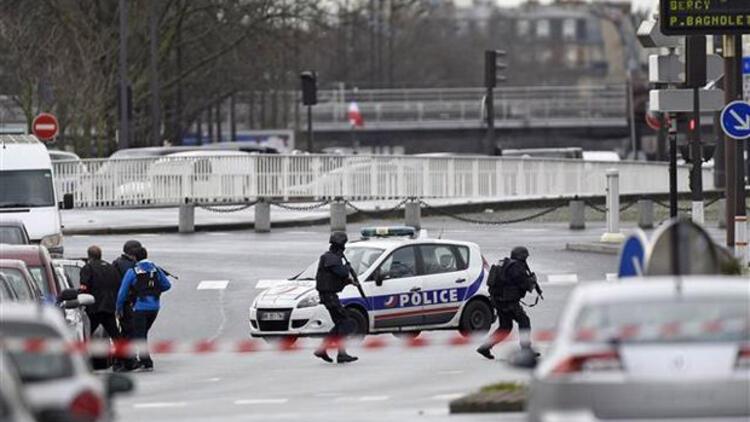 Paristeki market saldırısında 4 gözaltı