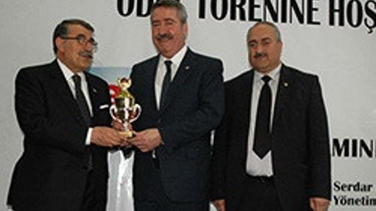 Cahit Kıraç'a Yılın Valisi ödülü