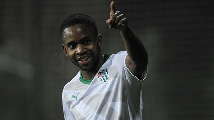 Cedric değil "hat trick" Bakambu