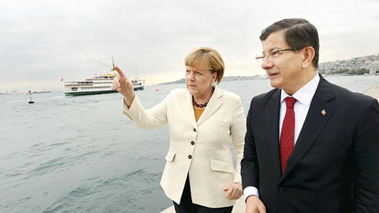 Merkel'e hassas mesaj: Türkiye konsantrasyon kampı olmaz