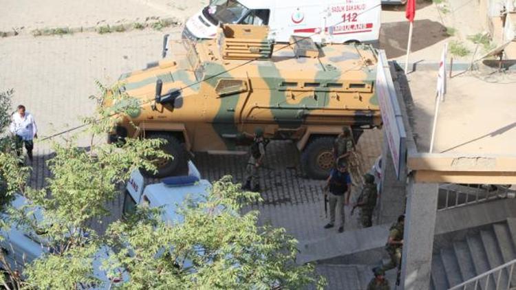 Şemdinli'de askeri araca bombalı saldırı: 2 şehit