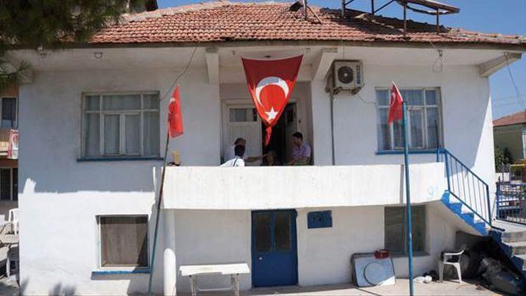 Şehidin evinden bayrak bu nedenle geri alınmış