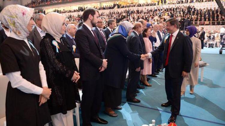 Sümeyye Erdoğan ve Esra Albayrak Ak parti kongresinde