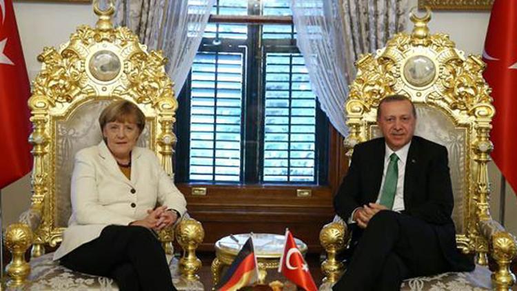 Erdoğan ile Merkel'in görüşmesi sona erdi