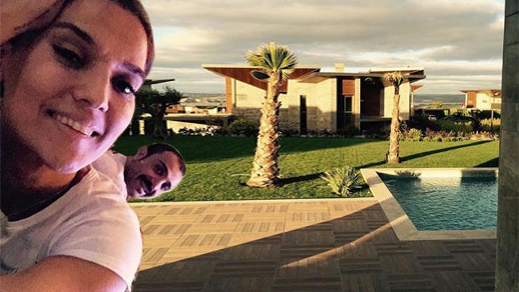 Demet Akalın yeni evinden fotoğraf paylaştı