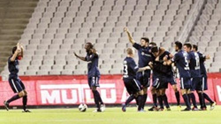 Tribünde sinek avladık