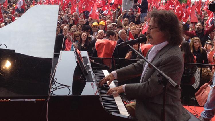 Cumhuriyet Meydanı kafes içine alındı