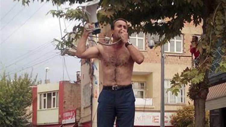 İtirazı kabul edilmeyen milletvekili adayı soyunarak tepki gösterdi