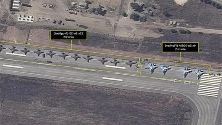 Muhalifler, Rus havaalanına topla saldırdı