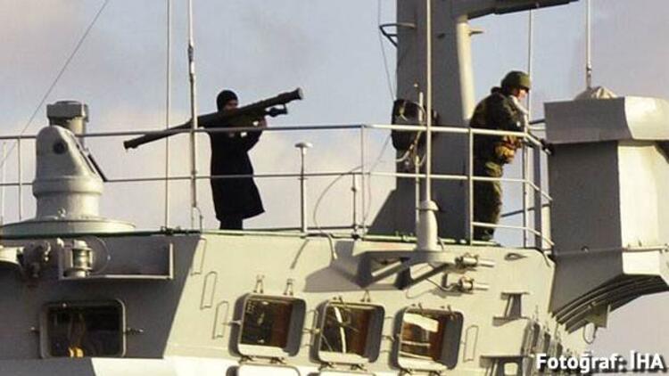 İstanbul Boğazını geçen Rus savaş gemisinde füzeli asker