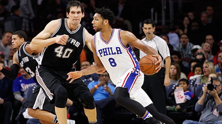Spurs 51 sayı fark attı!