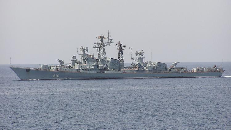 Ege Denizi'nde Rus savaş gemisi ile Türk balıkçı teknesi çarpışıyordu