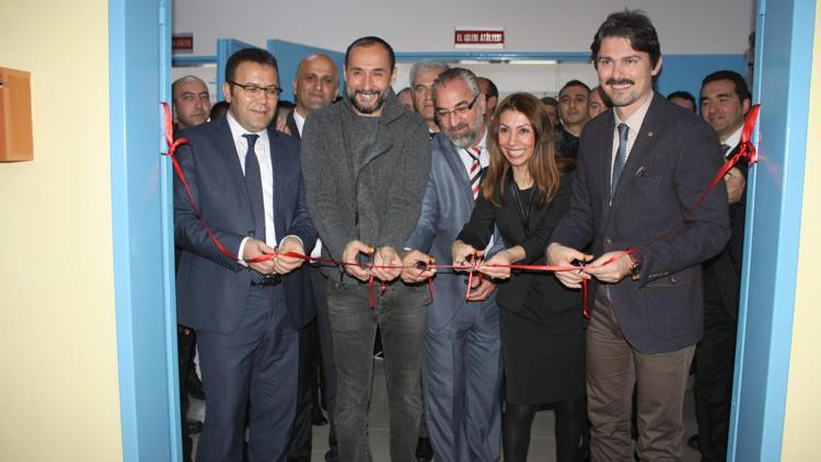Şampiyondan anlamlı açılış