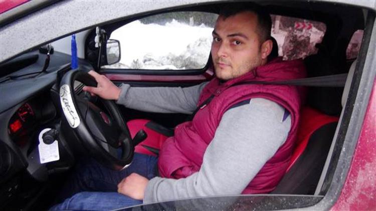 Bir yılda 9 kez ceza kesen trafik polislerine çiçek gönderdi