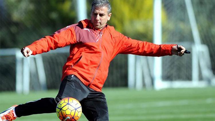 Galatasaray taraftarından Hamzaoğlu'na tepki