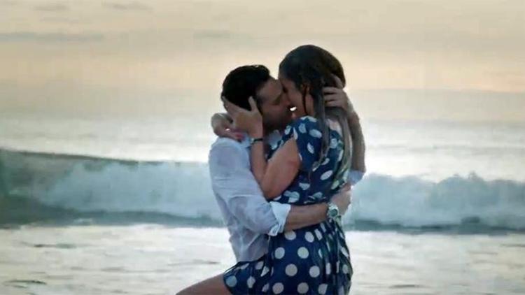 Gecenin Kraliçesi 1.bölümüne damga vuran öpüşme sahnesi!