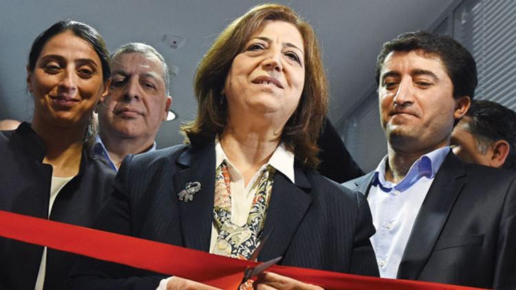 PYD’ye Moskova’da kurdeleli açılış