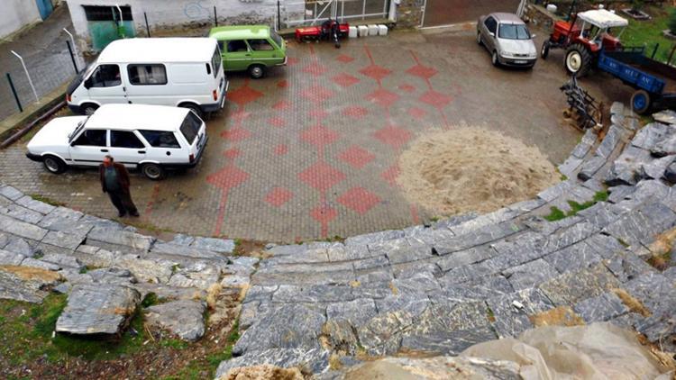 Muğla’da Kyon Antik Tiyatrosu içindeki otopark kaldırıldı