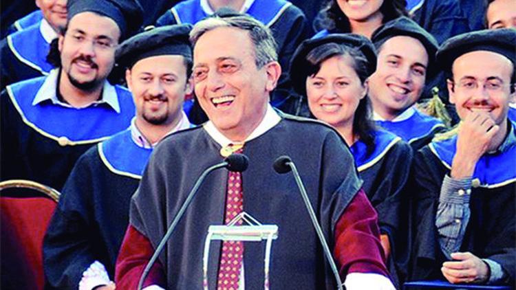 Güle güle ‘Sessiz Bilge’