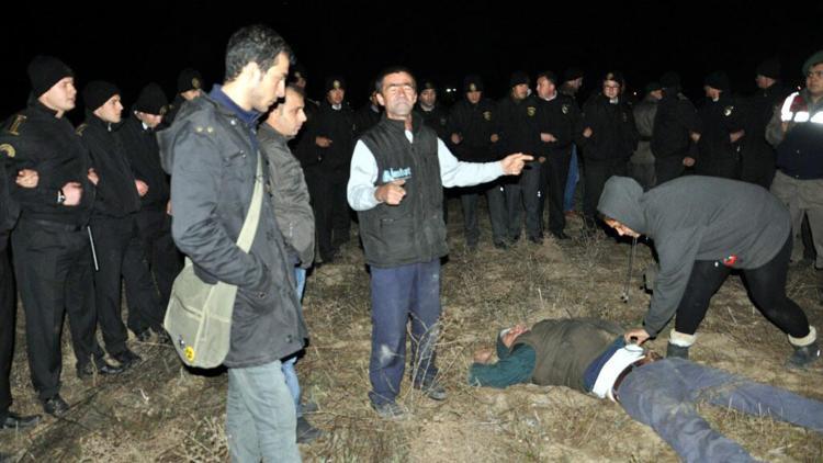 Sen misin köylüleri döven