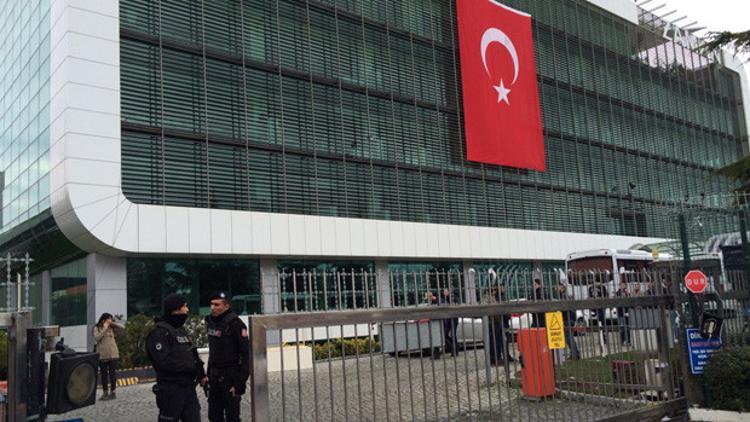 Zaman Gazetesi'ne çalışanlar kimlik kontrolüyle alınıyor
