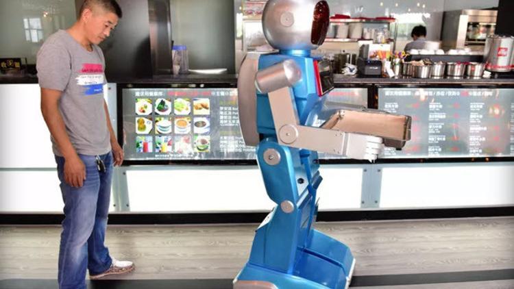 Çin'de robot garsonlar dükkan batırdı