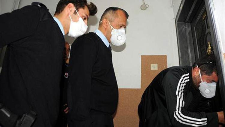 Apartmandan gelen gizemli kötü koku korkuttu