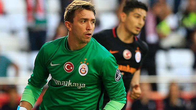Muslera: '17 kişiye karşı oynamak zor'