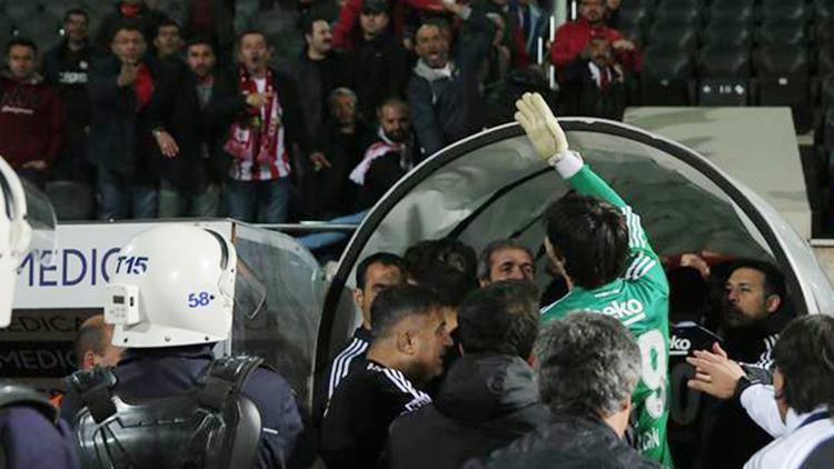 Tolga Zengin Sivasspor taraftarıyla tartıştı