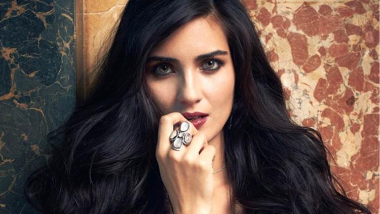 Başarılı oyuncu Tuba Büyüküstün kimdir?