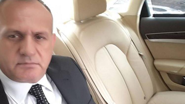 Düzce Belediye Başkanı 650 bin TL'lik makam aracında selfie çekti