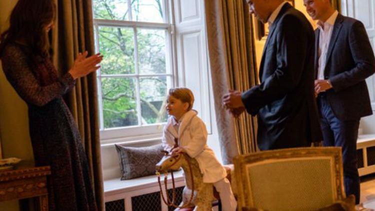 Prens George'un Obama'yı karşıladığı bornoz Denizli'den