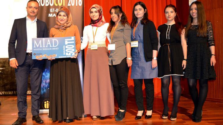 ROBOCOT 2016'da dereceye giren robotlar ödülünü aldı