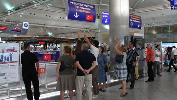Sahte pasaportla umreye gitmek istediler Sahte pasaportla umreye gitmek istediler