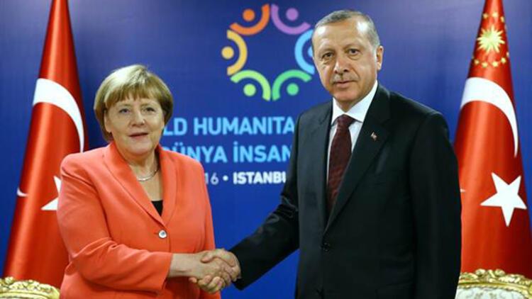 Merkelden flaş Türkiye açıklaması