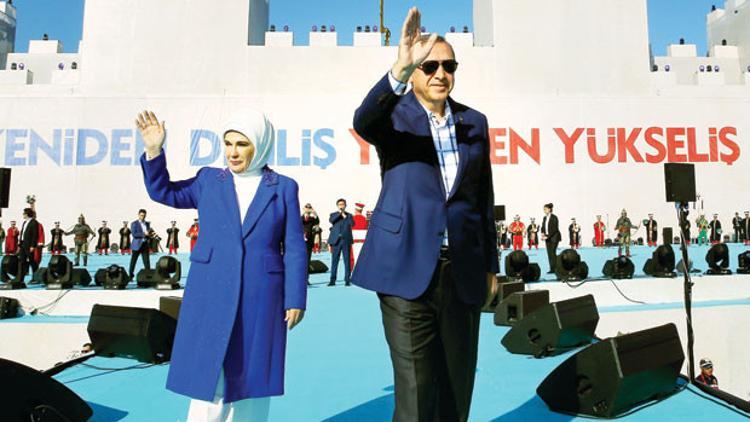Dev sahnede 563. yıl coşkusu