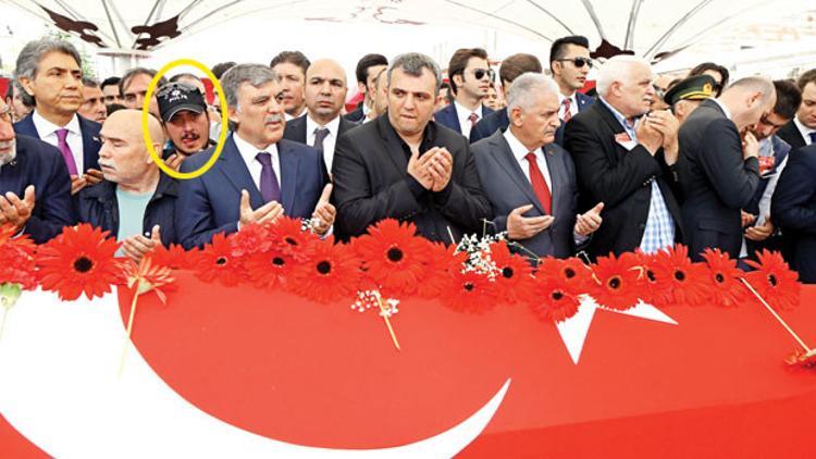 Büyük zafiyet: Başbakanlı cenazede ön safta