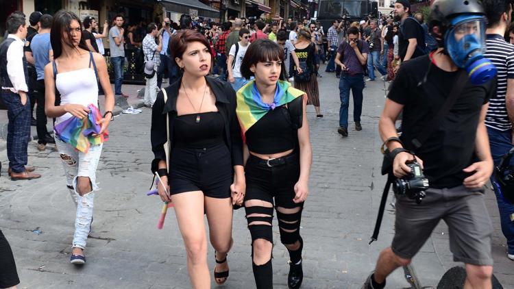 Taksim'deki LGBTİ yürüyüşünde gerginlik