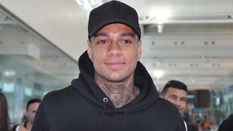 Fenerbahçe'ye Van der Wiel'den kötü haber!