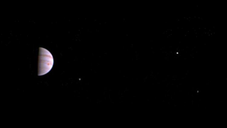 İşte Juno'nun dünyaya gönderdiği ilk fotoğraf